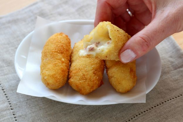 30min - Croquete de batata com recheio de queijo derretido e presunto