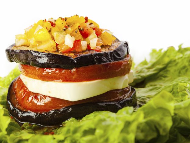 A berinjela é rica em qualidades nutricionais, bem como no sabor