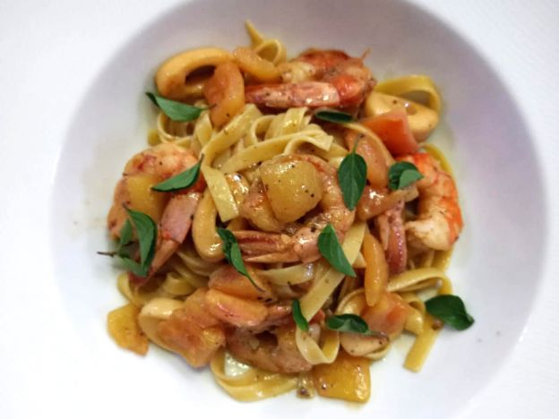 TALHARIM COM FRUTOS DO MAR