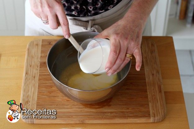 Colocar creme de leite