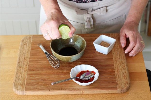 Colocar o suco de limão