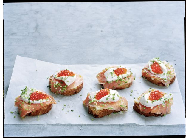 Crostini de salmão defumado da Noruega e queijo