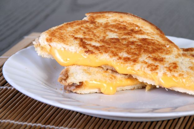 Misto quente de Cheddar, pera e pimenta do reino