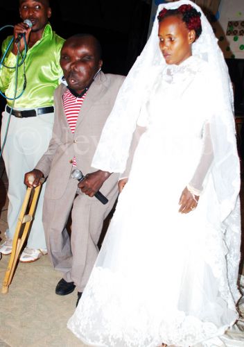 Godfrey Baguma em seu casamento com Kate Namanda