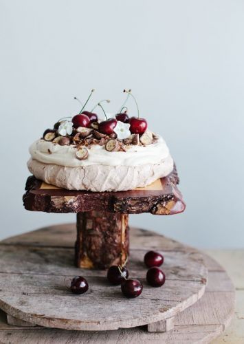 Pavlova de cerejas e aveãs