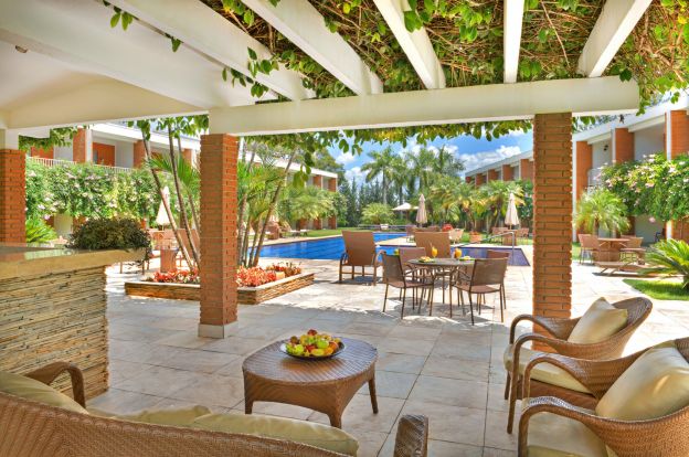 Piscina e bar - Ala Premium