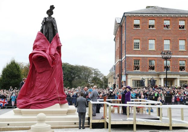 A inauguração da estátua