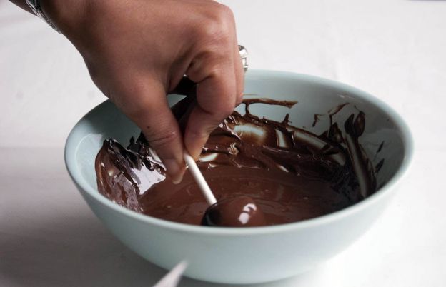 Envolva no chocolate