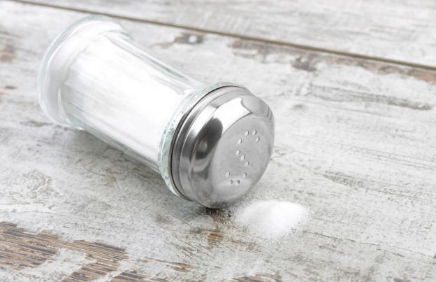 Colocar todo o sal na marinada