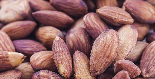 Amêndoas grelhadas com ervas e especiarias