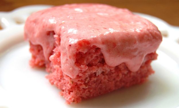 Bolo rosa de morango