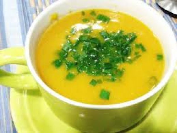 Sopa de abóbora com couve