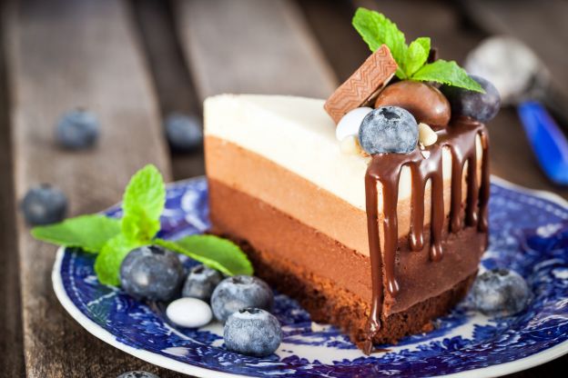 Torta mousse de três chocolates