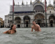 Turistas são multados por nadarem em Canal de Veneza