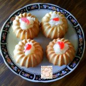 Bolinhos de coco recheados com doce de coco