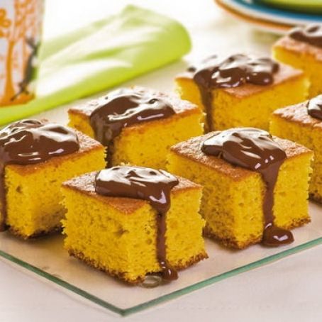 Bolo de Cenoura cremoso com calda 