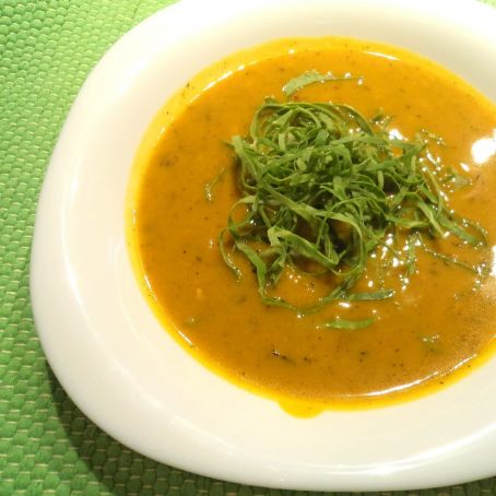 Sopa de abóbora com couve