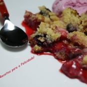 Crumble de Morangos e Mirtilos