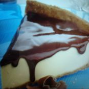 Cheesecake de doce de leite com glacê de chocolate