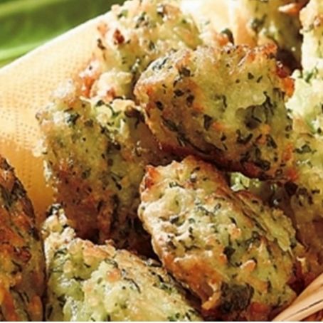 Bolinho de arroz com folhas