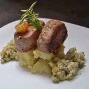 Filé mignon suíno com batata e jiló mineiro