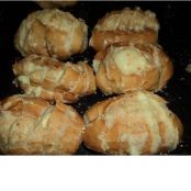 Pão assado com creme de alho