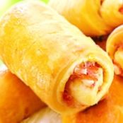 ENROLADINHO DE MILHO COM PRESUNTO E QUEIJO