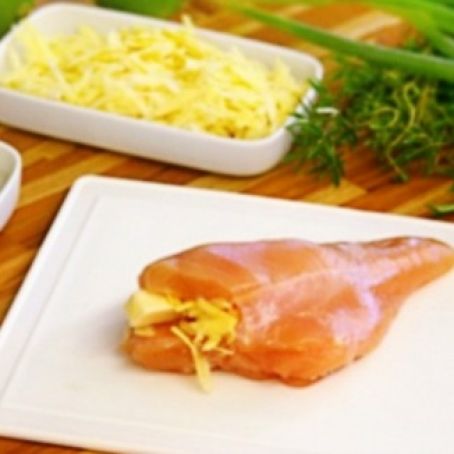 PEITO DE FRANGO RECHEADO COM MANDIOQUINHA E QUEIJO COALHO