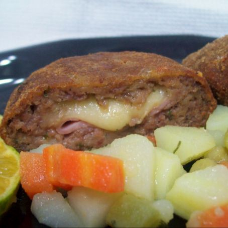 Polpettone com recheio de queijo e presunto