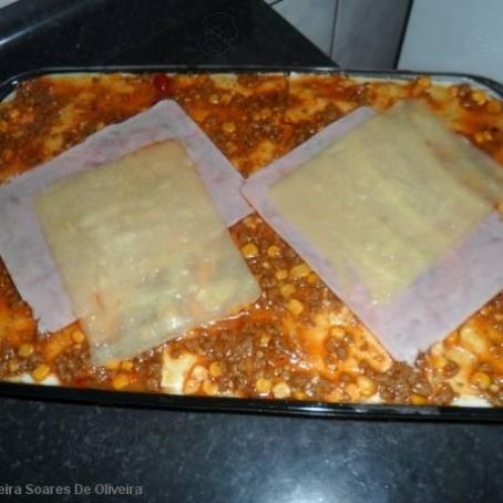 Lasanha com molho branco e bolonhesa