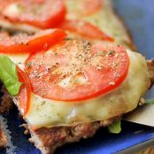 Pizza com massa de carne moída