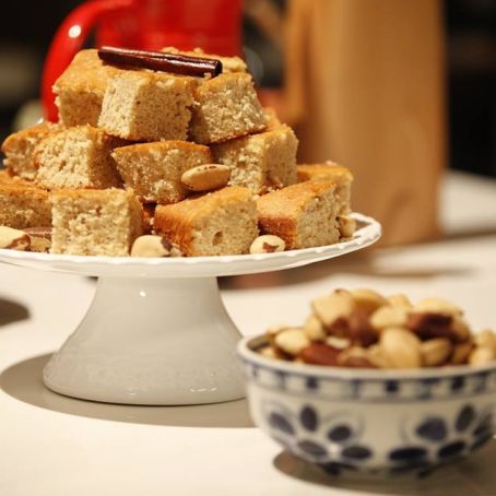 Bolo de Castanhas do Pará com Calda de Canela