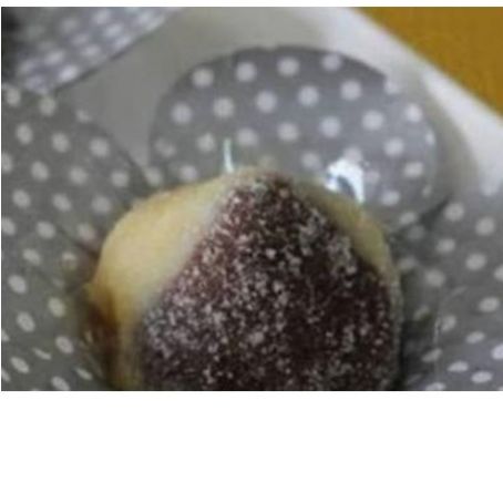 Brigadeiro preto com brigadeiro de maracujá