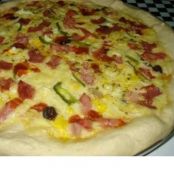 Pizza portuguesa com borda de catupiry