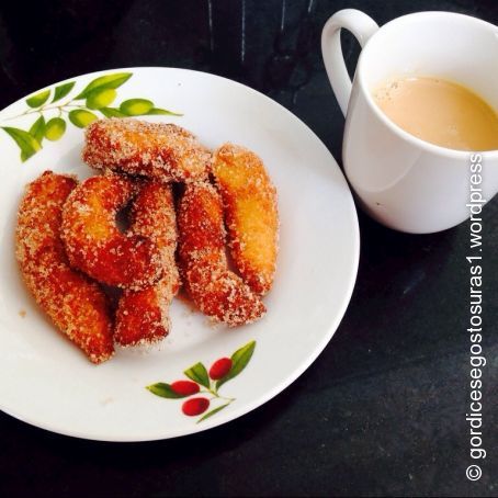 Mini churros com doce de leite