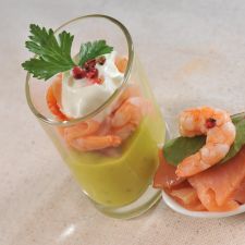 Verrines de camarão com abacate