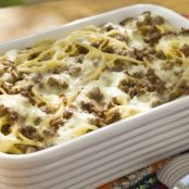 Macarrão com Molho Branco e Carne Moída