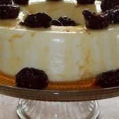 Manjar de coco com calda de ameixa