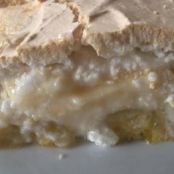 Torta de banana com creme e suspiro