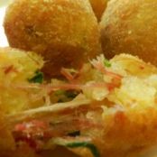 Bolinha de mandioca e carne seca