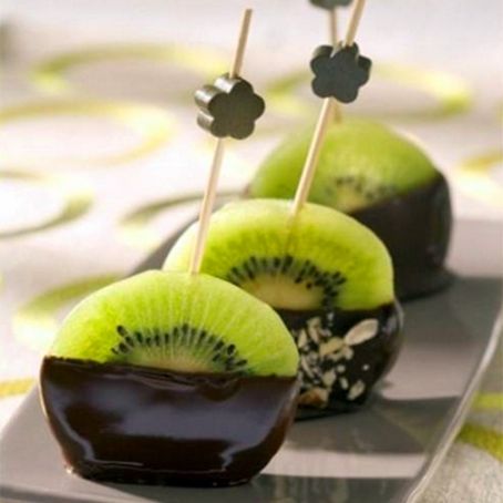 Pirulito de kiwi com chocolate