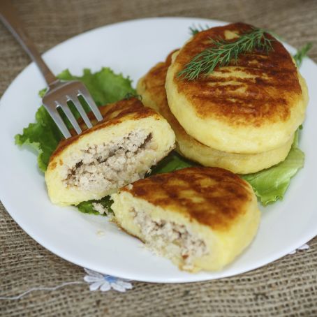 Bolinho de batata recheado com frango