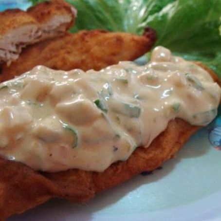 Peito de frango recheado empanado