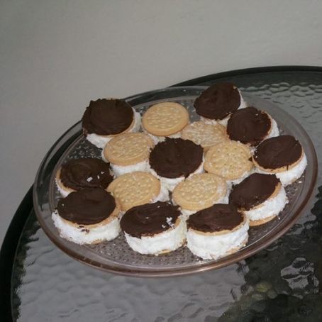 Biscoito de maizena recheado com maria mole