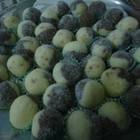 Docinho bicolor de leite em pó