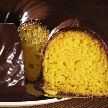 Bolo de cenoura com cobertura de achocolatado
