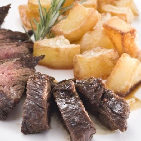 Fraldinha marinada com batatas douradas