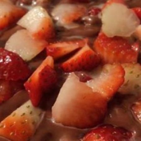 Doce de chocolate com morango