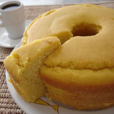 BOLO DE FUBÁ COZIDO