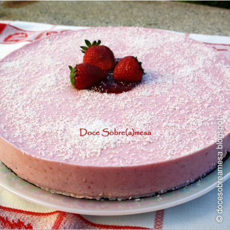Tarte Gelada de Iogurte, Morango e Côco